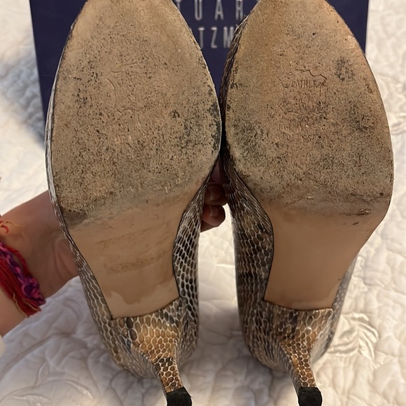 Gorgeous neutral super comfortable Stuart Weitzman peep toe shoes - Picture 2 of 4